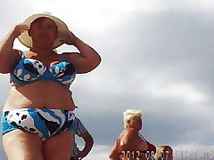 Russian mature surpassing the beach! Amateur secretive cam!