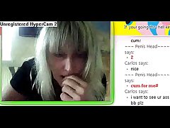 english MILF masturabtes on webcam chat (real)